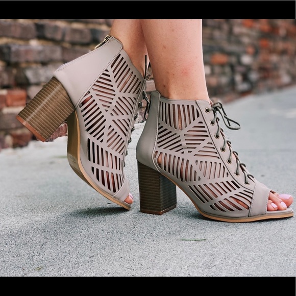 Open Toe Laced Up Spring Cut Out Ankle Booties - Picture 4 of 8